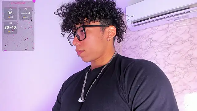 AkazaBoy  online show from February 19, 2026, 4:53 am