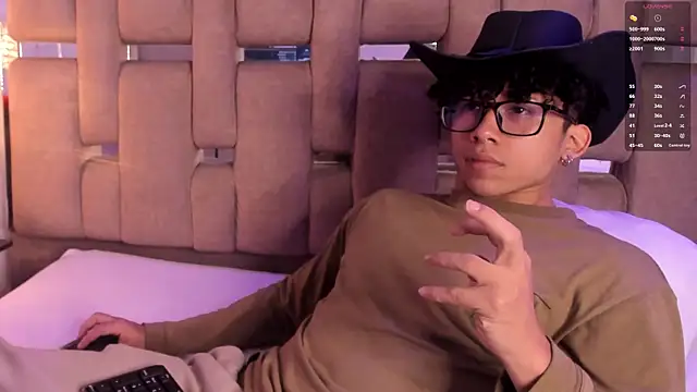 Snapshot of AkazaBoy_ chatting on November 18, 2025, 4:38 am AkazaBoy online show from November 18, 2025, 4:38 am