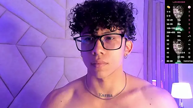 Snapshot of AkazaBoy_ chatting on November 30, 2025, 9:04 pm AkazaBoy online show from November 30, 2025, 9:04 pm