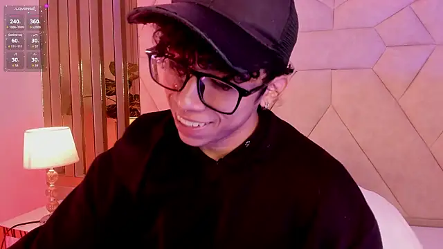 Snapshot of AkazaBoy_ chatting on May 18, 2026, 5:34 am AkazaBoy online show from May 18, 2026, 5:34 am