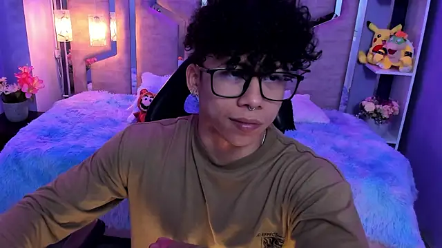 Snapshot of AkazaBoy_ chatting on November 13, 2025, 4:05 am AkazaBoy online show from November 13, 2025, 4:05 am