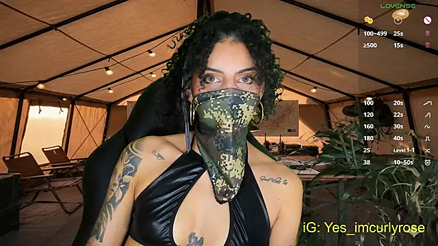 Snapshot of CurlyRose__ chatting on October 27, 2025, 11:05 pm CurlyRose online show from October 27, 2025, 11:05 pm