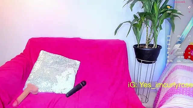 Snapshot of CurlyRose__ chatting on March 6, 2025, 11:42 pm CurlyRose online show from March 6, 2025, 11:42 pm