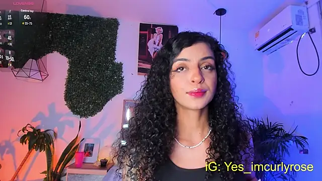 Snapshot of CurlyRose__ chatting on September 10, 2025, 10:09 pm CurlyRose online show from September 10, 2025, 10:09 pm