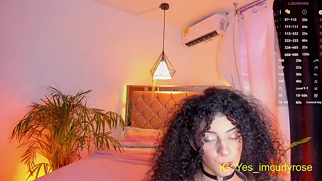 Snapshot of CurlyRose__ chatting on October 3, 2025, 10:11 pm CurlyRose online show from October 3, 2025, 10:11 pm