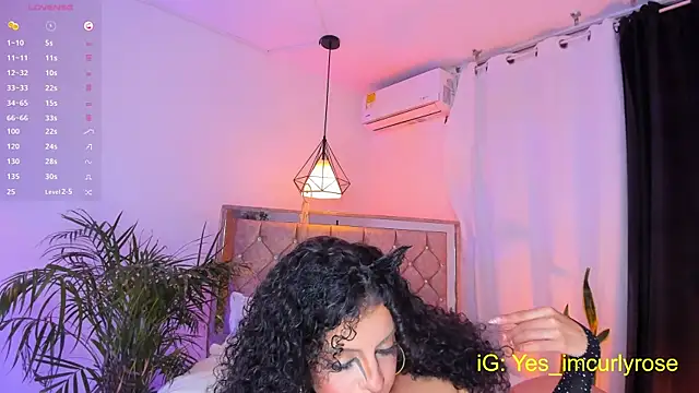 Snapshot of CurlyRose__ chatting on October 12, 2025, 12:56 am CurlyRose online show from October 12, 2025, 12:56 am
