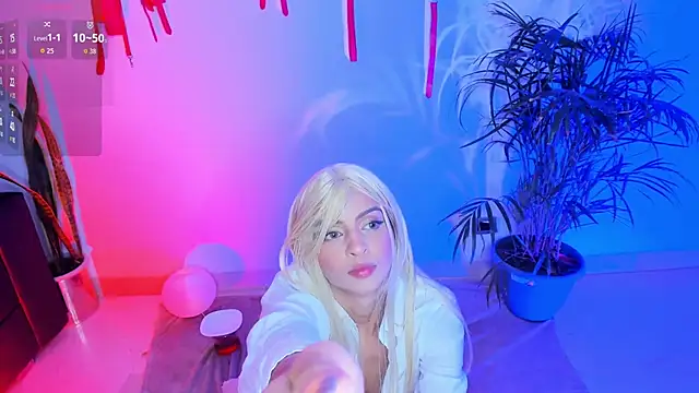 Snapshot of CurlyRose__ chatting on November 28, 2025, 10:43 pm CurlyRose online show from November 28, 2025, 10:43 pm