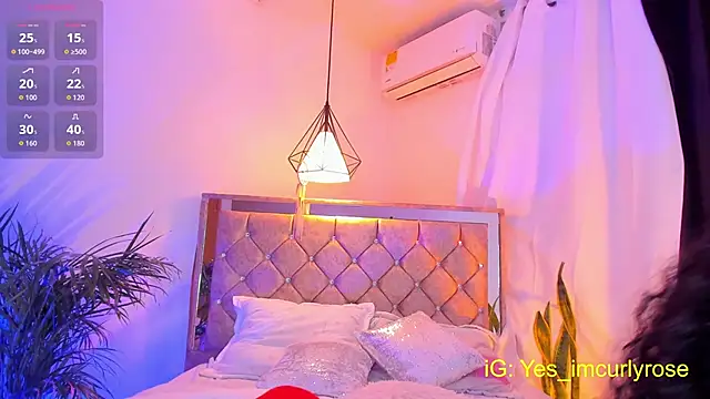 Snapshot of CurlyRose__ chatting on October 14, 2025, 11:14 pm CurlyRose online show from October 14, 2025, 11:14 pm