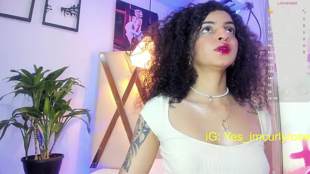 Snapshot of CurlyRose__ chatting on March 5, 2025, 8:10 pm CurlyRose online show from March 5, 2025, 8:10 pm