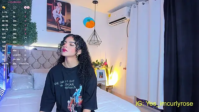Snapshot of CurlyRose__ chatting on September 17, 2025, 10:45 pm CurlyRose online show from September 17, 2025, 10:45 pm