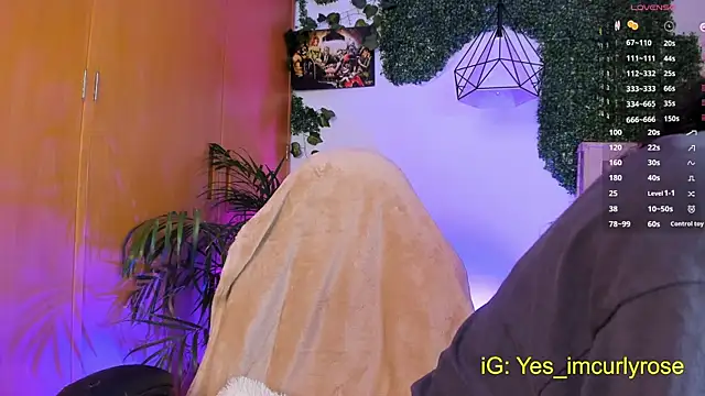 Snapshot of CurlyRose__ chatting on September 18, 2025, 9:51 pm CurlyRose online show from September 18, 2025, 9:51 pm