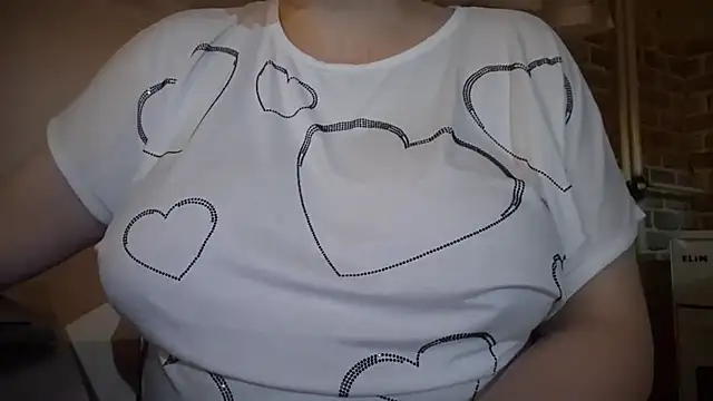 AalinnaK online show from December 2, 2025, 3:25 pm