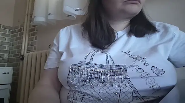 AalinnaK online show from March 6, 2025, 2:40 pm