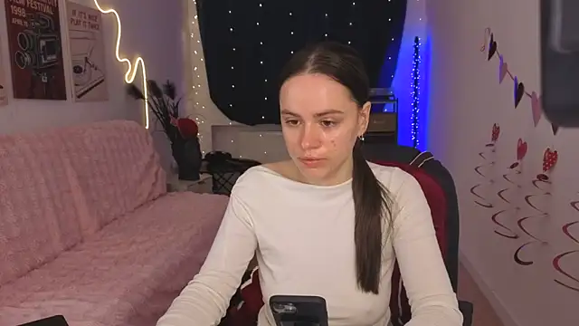 Snapshot of Emillias chatting on February 20, 2026, 8:16 am Emillias online show from February 20, 2026, 8:16 am