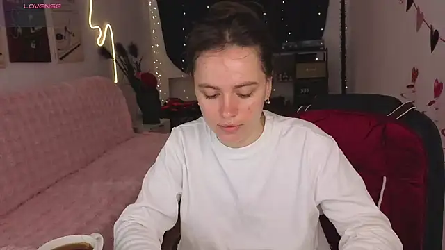 Snapshot of Emillias chatting on February 21, 2026, 8:05 am Emillias online show from February 21, 2026, 8:05 am