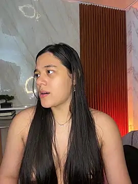 floriamANDjazmin online show from May 5, 2026, 7:06 pm