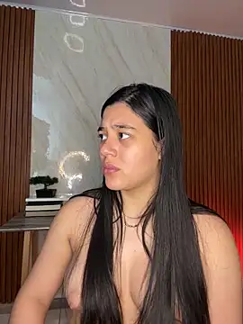 floriamANDjazmin online show from May 6, 2026, 7:07 pm