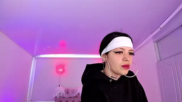 Snapshot of AuroraDiaz chatting on October 13, 2025, 6:09 pm AuroraDiaz online show from October 13, 2025, 6:09 pm