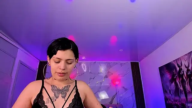 Snapshot of AuroraDiaz chatting on November 24, 2025, 7:36 pm AuroraDiaz online show from November 24, 2025, 7:36 pm