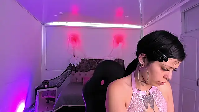 Snapshot of AuroraDiaz chatting on October 23, 2025, 7:23 pm AuroraDiaz online show from October 23, 2025, 7:23 pm