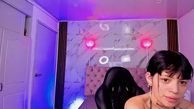 Snapshot of AuroraDiaz chatting on December 3, 2025, 7:13 pm AuroraDiaz online show from December 3, 2025, 7:13 pm