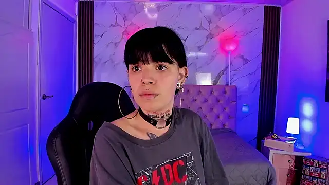 AuroraDiaz online show from December 19, 2025, 7:27 pm