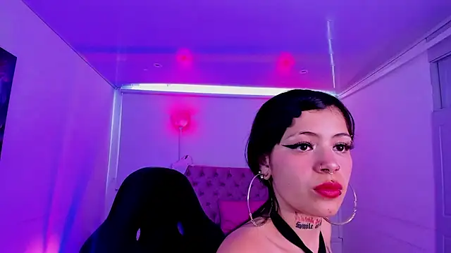 Snapshot of AuroraDiaz chatting on October 21, 2025, 7:13 pm AuroraDiaz online show from October 21, 2025, 7:13 pm