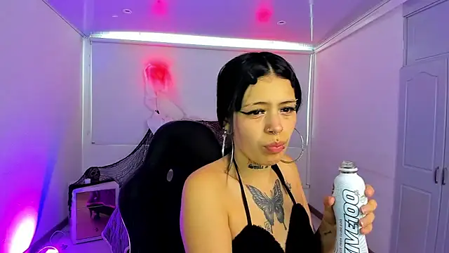 Snapshot of AuroraDiaz chatting on October 28, 2025, 7:35 pm AuroraDiaz online show from October 28, 2025, 7:35 pm