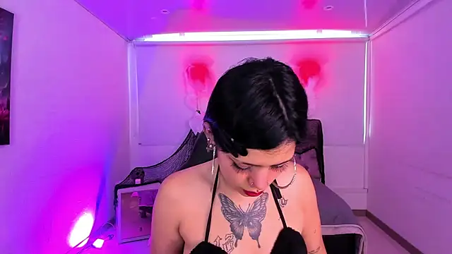 Snapshot of AuroraDiaz chatting on October 24, 2025, 7:24 pm AuroraDiaz online show from October 24, 2025, 7:24 pm