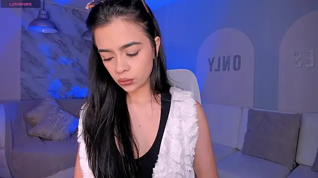 Snapshot of AlanaCraft chatting on December 1, 2025, 12:28 pm AlanaCraft online show from December 1, 2025, 12:28 pm