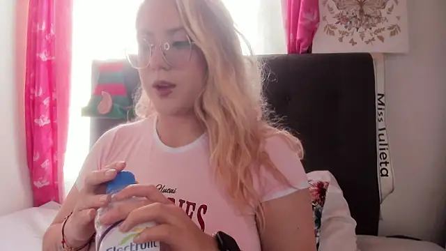 miss julietaa online show from December 18, 2025, 3:38 pm