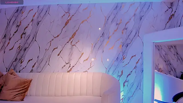 Snapshot of MaddisonLowe chatting on October 18, 2025, 5:09 am MaddisonLowe online show from October 18, 2025, 5:09 am