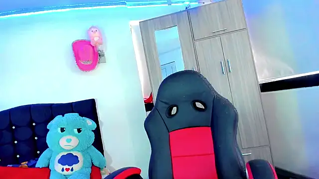 Snapshot of Hellen_moons__ chatting on October 27, 2025, 7:15 pm Hellen moons online show from October 27, 2025, 7:15 pm