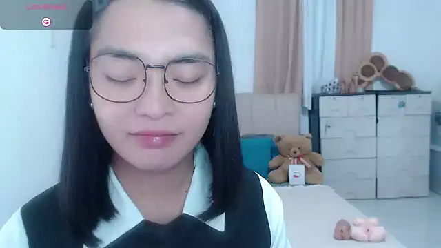 zhaviahale21 online show from August 4, 2026, 4:33 pm