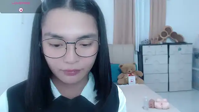 zhaviahale21 online show from August 3, 2026, 3:07 pm