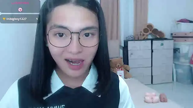 zhaviahale21 online show from July 28, 2026, 2:24 pm