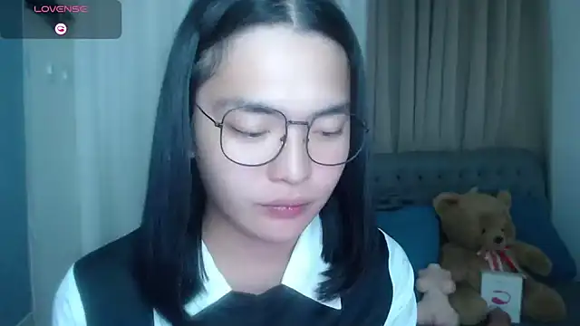 zhaviahale21 online show from July 14, 2026, 9:32 pm