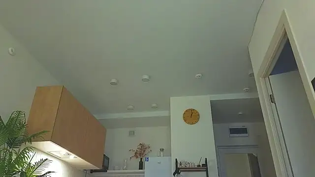 Snapshot of Lili_Roze_ chatting on October 30, 2025, 5:28 am Lili Roze online show from October 30, 2025, 5:28 am