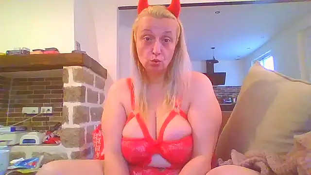 Snapshot of Melinastarr chatting on March 22, 2025, 8:08 am Melinastarr online show from March 22, 2025, 8:08 am