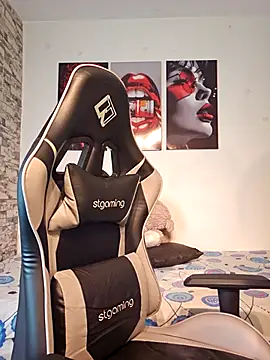 Antonella2 m online show from March 19, 2026, 1:11 pm