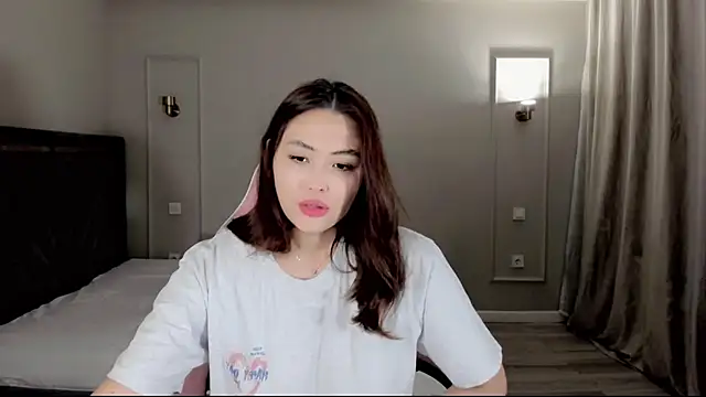 Snapshot of oxxx_me chatting on November 29, 2025, 11:32 am oxxx me online show from November 29, 2025, 11:32 am