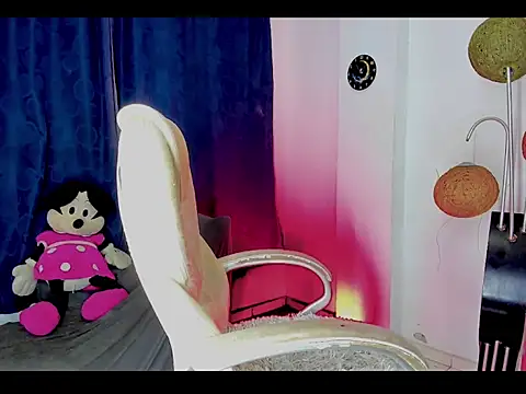 bloom444 online show from April 28, 2026, 2:27 am