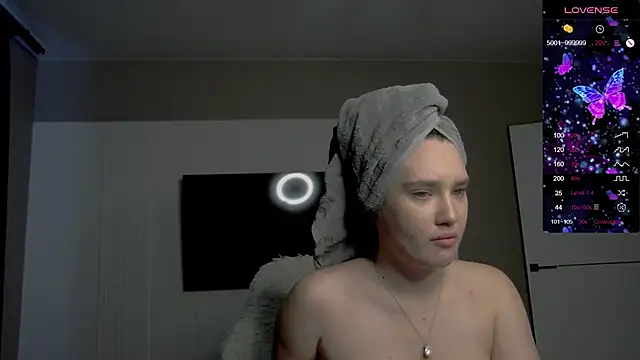 Snapshot of Holly_Molii chatting on November 26, 2025, 6:13 am Holly Molii online show from November 26, 2025, 6:13 am