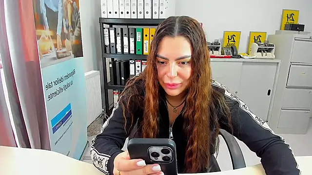 kilenyapatrice online show from February 9, 2025, 1:46 pm
