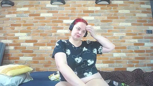 Snapshot of Lusttymommy chatting on December 13, 2024, 9:24 am Lusttymommy online show from December 13, 2024, 9:24 am