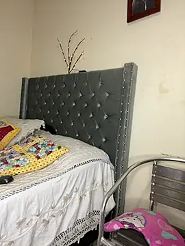 Snapshot of Emmy_flow chatting on February 12, 2025, 2:35 am Emmy flow online show from February 12, 2025, 2:35 am