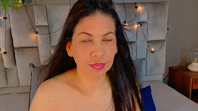JaylaScott   online show from April 24, 2026, 11:45 am