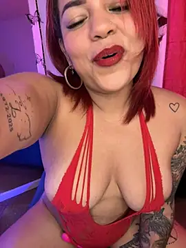 EmmaHot online show from April 2, 2026, 9:43 pm