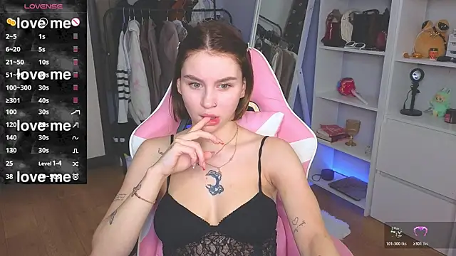 Snapshot of doll_barbieee chatting on July 12, 2026, 10:32 pm doll barbieee online show from July 12, 2026, 10:32 pm