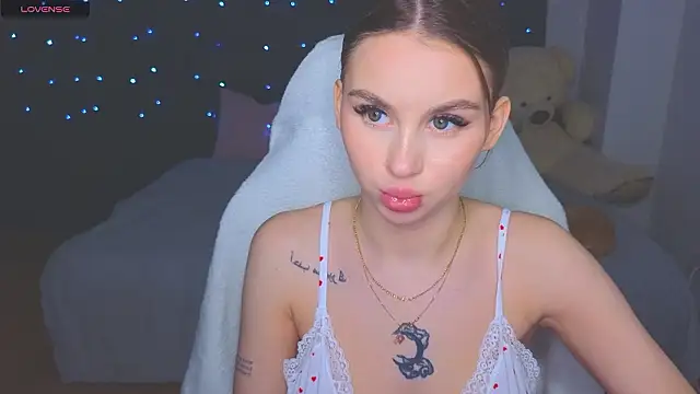 Snapshot of doll_barbieee chatting on March 10, 2026, 7:18 pm doll barbieee online show from March 10, 2026, 7:18 pm